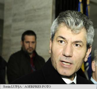 Controlorii de trafic aerian intră vineri în grevă de avertisment timp de două ore