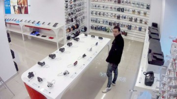 Hoţii care au spart magazinul eMAG de pe Tomis rămân în arest la domiciliu!
