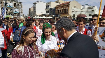 Elevii din Constanţa au marcat Ziua Europei în Piaţa Ovidiu