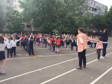 3, 2, 1, start! Elevii de la Școala ”Gheorghe Țițeica” au propus o pauză pentru mișcare