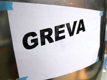 Peste 500 de angajaţi de la Primărie, SPIT şi Consiliu Judeţean intră în GREVĂ JAPONEZĂ 