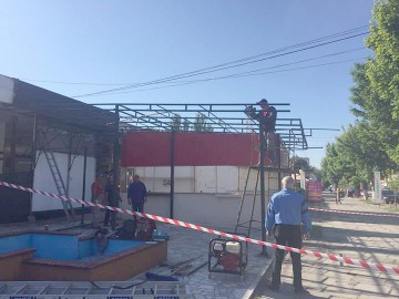 DEMOLARE cu cântec la Eforie! Moştenitorii spaţilui comercial pus la pământ acuză primăria de abuz