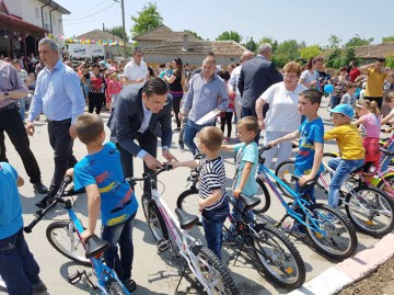 Biciclete pentru cei mici din comuna Ciobanu