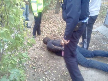 Prins de poliţişti în timp ce voia să intre în ţară! Iată infracţiunile pentru care era căutat