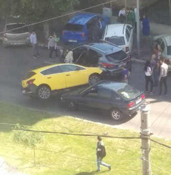 A BĂUT, S-A URCAT LA VOLAN ŞI A PROVOCAT O DITAMAI COLIZIUNEA PE BULEVARDUL MAMAIA