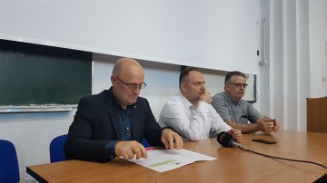 Medicii şcolari învaţă să prevină consumul de droguri în rândul tinerilor