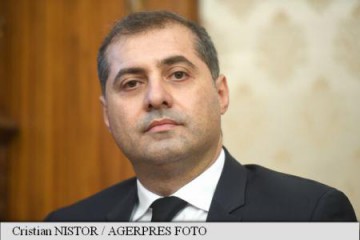 Dacă legea salarizării se va aplica, probabil după o jumătate de an salariile vor fi tăiate la loc