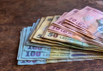 Trei puştani din Hârşova au furat bani dintr-un magazin