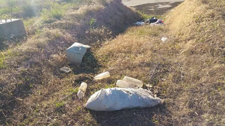 Este căutată Tanţa contabila! Şi-a aruncat sacii cu gunoi pe un teren proprietate privată în Limanu! Este căutată Tanţa contabila! Şi-a aruncat sacii cu gunoi pe un teren proprietate privată în Limanu!