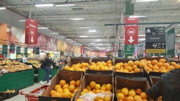 Tânără din Peştera, prinsă la furat din Auchan