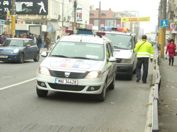 Turistă fără permis, prinsă la volanul unei maşini date în urmărire!