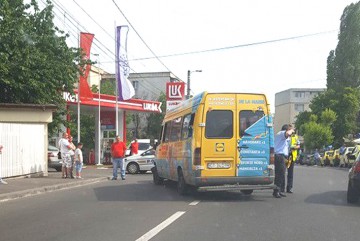 Microbuz implicat în accident, pe Theodor Burada