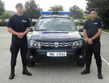 Doi elevi ai Şcolii Militare de Subofiţeri Drăgăşani şi Fălticeni, în practică la malul mării