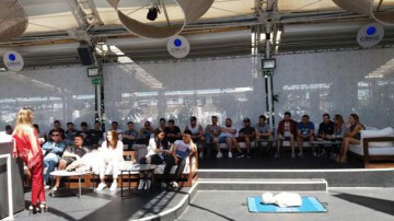 Barmanii şi ospătarii din cluburi, instruiţi ce să facă în cazuri extreme de consum de droguri!