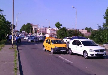 HAOS pe podul de la Doraly! Accident cu 5 maşini - VIDEO