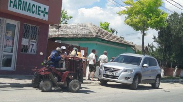 A intrat cu ATV-ul într-o maşină, la Corbu