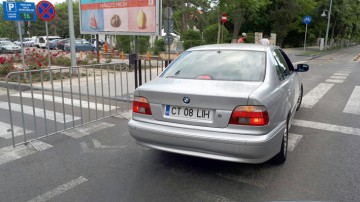 NESIMŢIRE! Un şofer A PARCAT pe pista de biciclete de pe bulevardul Tomis