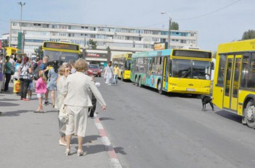Şoferul unui autobuz a frânat brusc, pe Soveja: o femeie a ajuns la spital!