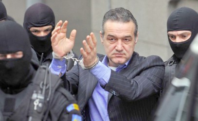 Lăzăroiu: E dreptul lui Becali să ceară graţierea, dar nu decide pur şi simplu preşedintele, aşa că e Gigi Becali Lăzăroiu: E dreptul lui Becali să ceară graţierea, dar nu decide pur şi simplu preşedintele, aşa că e Gigi Becali