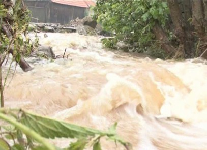 Furtuna a făcut ravagii în mai multe judeţe din ţară Furtuna a făcut ravagii în mai multe judeţe din ţară