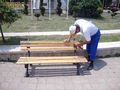 Primăria suplimentează numărul de bănci în parcuri Primăria suplimentează numărul de bănci în parcuri