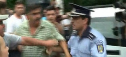 ŞPAGĂ la BAC. 100 de elevi au fost ridicaţi de la examen. Părinţii au blocat autocarul cu elevi - VIDEO ŞPAGĂ la BAC. 100 de elevi au fost ridicaţi de la examen. Părinţii au blocat autocarul cu elevi - VIDEO