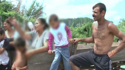 România, ţara copiilor căsătoriţi. N-au 14 ani, dar se grăbesc la măritiş România, ţara copiilor căsătoriţi. N-au 14 ani, dar se grăbesc la măritiş