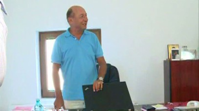 Băsescu îi va avea musafiri la vila din Neptun pe foştii colegi din Institutul de Marină Băsescu îi va avea musafiri la vila din Neptun pe foştii colegi din Institutul de Marină