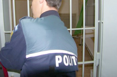 Se vor liberi: au răpit o tânără, au tâlhărit-o şi au abandonat-o în câmp Se vor liberi: au răpit o tânără, au tâlhărit-o şi au abandonat-o în câmp