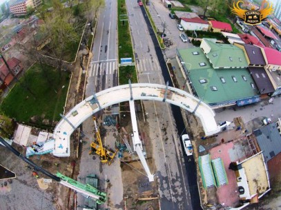 Pasarela pietonală din Statul de Vacanţă filmată cu o dronă Pasarela pietonală din Statul de Vacanţă filmată cu o dronă