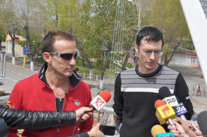 Mazăre, la control prin Mamaia pe bicicletă: a vorbit cu constructorii prin semne şi i-a transmis lui Ponta că vrea o derogare Mazăre, la control prin Mamaia pe bicicletă: a vorbit cu constructorii prin semne şi i-a transmis lui Ponta că vrea o derogare
