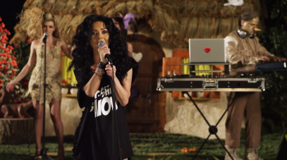 Facebook: Inna are mai mulţi fani decât toţi utilizatorii români la un loc - Video Facebook: Inna are mai mulţi fani decât toţi utilizatorii români la un loc - Video