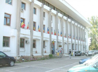 Poliţişti solicitaţi la Primăria Constanţa, unde agenţii de pază au interzis accesul inspectorilor în construcţii Poliţişti solicitaţi la Primăria Constanţa, unde agenţii de pază au interzis accesul inspectorilor în construcţii