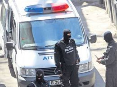 Droguri lângă cele sfinte. Traficanţii îngropau heroină lângă Mănăstirea Cernica - Video Droguri lângă cele sfinte. Traficanţii îngropau heroină lângă Mănăstirea Cernica - Video