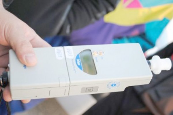 Un bărbat a fost plasat sub control judiciar după ce a fost depistat cu o alcoolemie uriașă la volan
