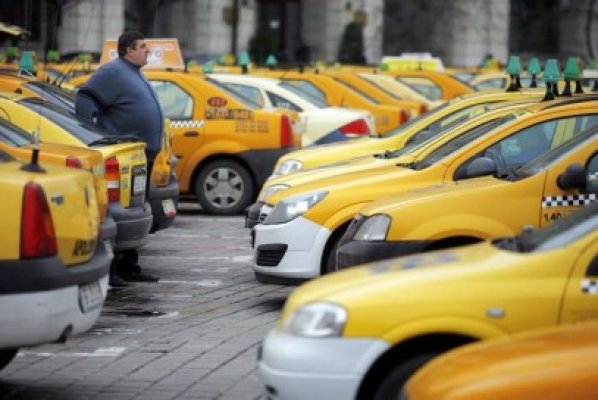 Taximetriştii protestează în Piaţa Constituţiei