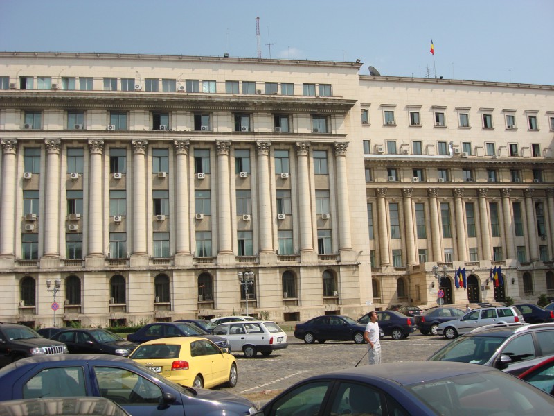Deși OMS spune că e inutilă, Primăria Constanța continuă dezinfectarea străzilor Deși OMS spune că e inutilă, Primăria Constanța continuă dezinfectarea străzilor