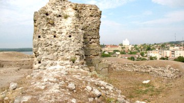 Ironia sorții: firma care a câștigat contractul pentru Cetatea Carsium e cea respinsă la reabilitarea Muzeului de Istorie