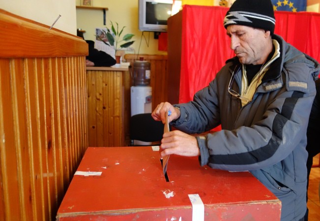 Prefectura Constanta cauta oameni pentru ambalarea si depozitarea buletinelor de vot, pentru alegerile prezidentiale Prefectura Constanta cauta oameni pentru ambalarea si depozitarea buletinelor de vot, pentru alegerile prezidentiale