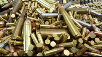 România a importat armament modern, dar nu produce muniție