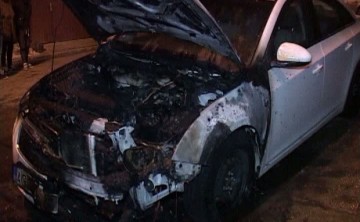 Un bărbat din Roman şi-a incendiat maşina în curtea casei