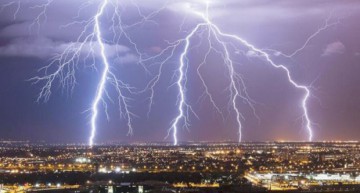 Se STRICĂ VREMEA! Ploi TORENŢIALE şi VIJELII în TOATĂ ţara
