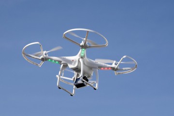 DOSAR PENAL: Tânăr, prins manevrând o dronă fără autorizaţie