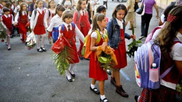 Uniformele școlare ar putea deveni obligatorii