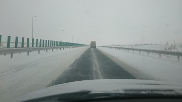 Vin ninsorile! Compania de Drumuri a scos utilajele pe autostradă