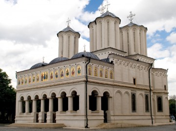 Patriarhia le cere preoților să le permită oamenilor să se adăpostească de caniculă în parohii și mănăstiri și să ofere sprijin 