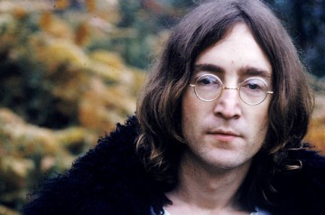 Ochelarii de solare ai lui John Lennon şi o amendă pentru parcare a lui Ringo Starr, scoase la licitaţie