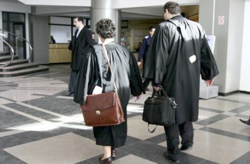 Cinci magistrați din cadrul Judecătoriei Constanța contestă o hotărâre a Colegiului de conducere. Colegii s-au abținut să judece cauza!