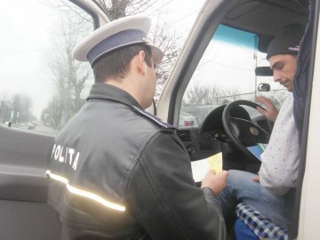 RUTIERA LE-A PUS GÂND RĂU! Microbuze de transport persoane, TRASE PE DREAPTA!