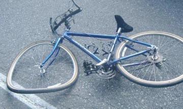 Un motociclist din Constanța a accidentat un biciclist mort de beat!
